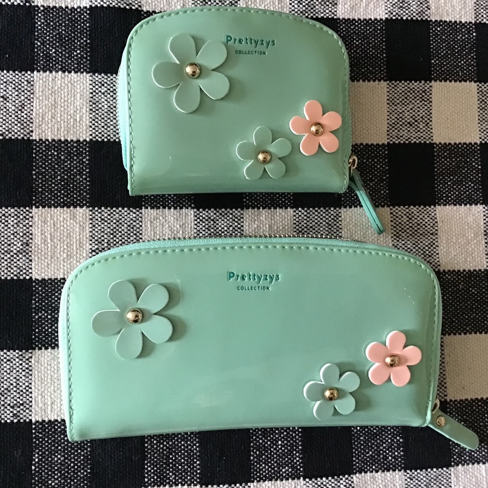 NWT 2 PCS PU Leather 3D Flower Decor Zip Around Wallet Card Holder green